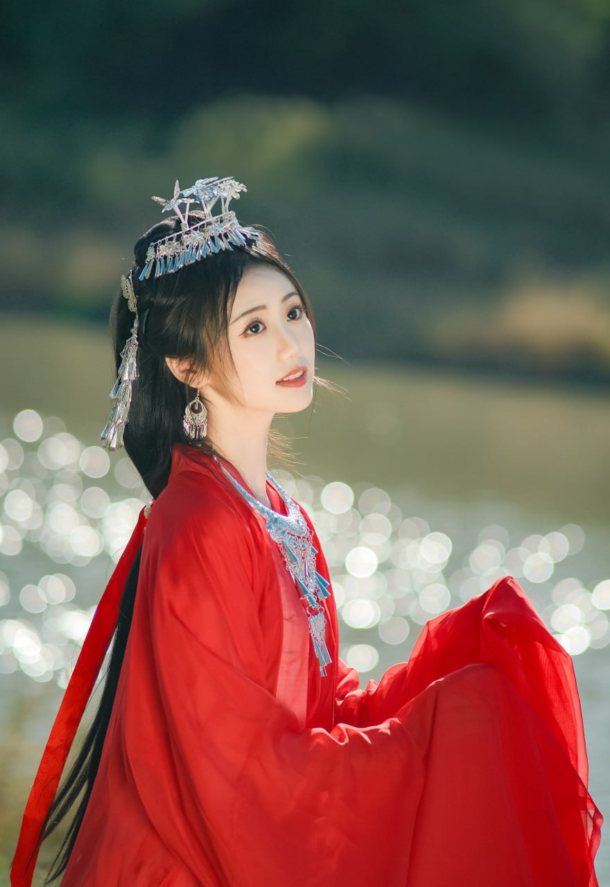 夏天来点清凉的？纯纯的韩国妹子COS英雄联盟冰焰安妮 lol手游安妮冰霜烈焰